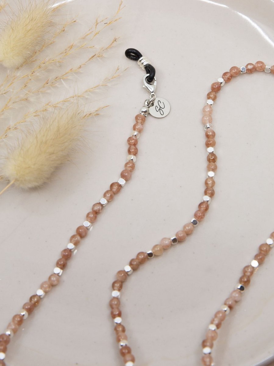Brillenkoordje Peach Kralen – Ook draagbaar als zomerse ketting – Zilverkleurig & elegant | Sunny Cords