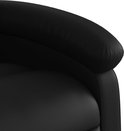 Close-up van de gewatteerde rugleuning van een zwarte fauteuil.