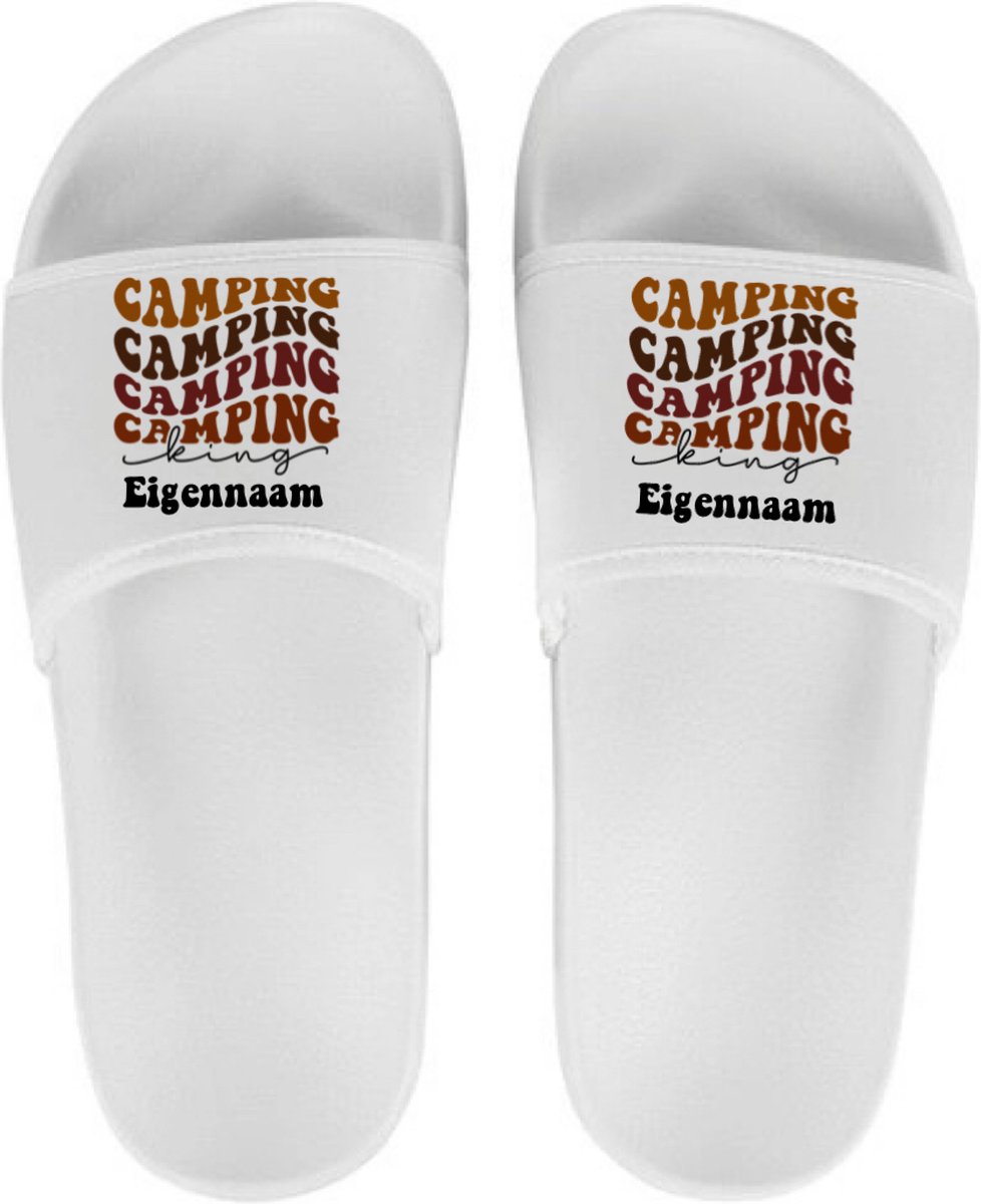 Slippers voor hem - Persoonlijke slippers met naam - Camping King - Wit - Schoenmaat 39/40