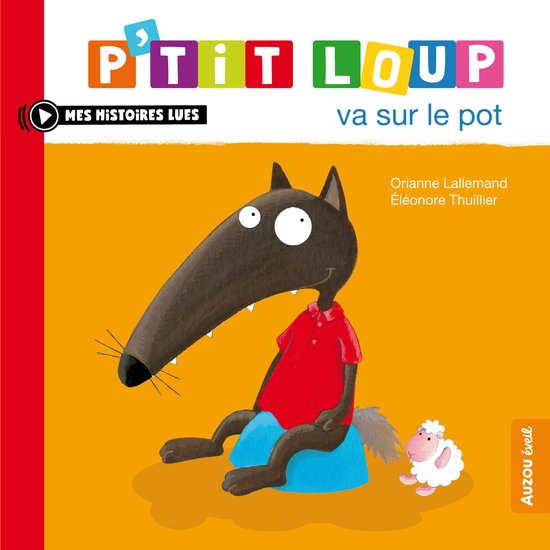P'tit Loup va sur le pot, en polo rouge et pantalon bleu, à côté d'un mouton.