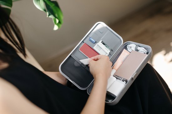 Orbitkey | Organisateur de bureau portable avec chargeur sans fil | Nest | GRIS