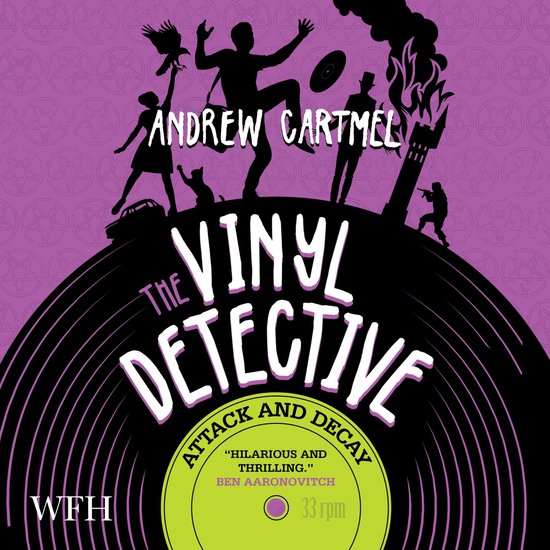 Boekomslag: Andrew Cartmel, 'The Vinyl Detective: Attack and Decay'. Silhouetten van figuren en een kat op een vinylplaat tegen een paarse achtergrond met sterrenpatroon.
