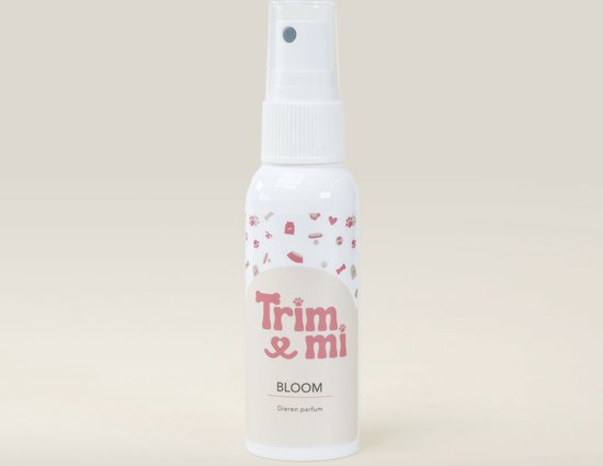 Witte fles Trimmi Bloom dieren parfum met roze en rode hartjes, pootafdrukken, botjes en schattige patronen.