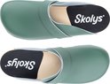 Twee pastelgroene Skolys klompen, van bovenaf gezien, met leren bandje.