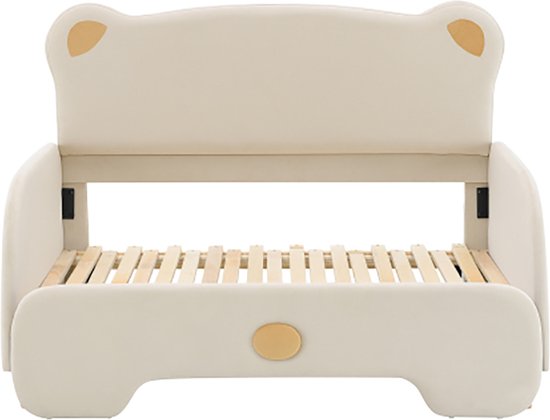 Crèmekleurig kinderbed met berenoren hoofd- en voeteneinde en lattenbodem.