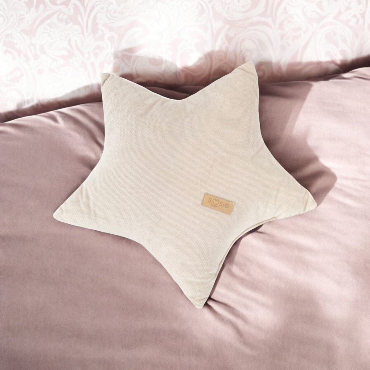 Soosie GLAMOUR Kussen Ster - Sierkussen voor Slaapkamer of Kinderkamer - Zachte en Comfortabele Decoratieve Kussen - Beigekleurig
