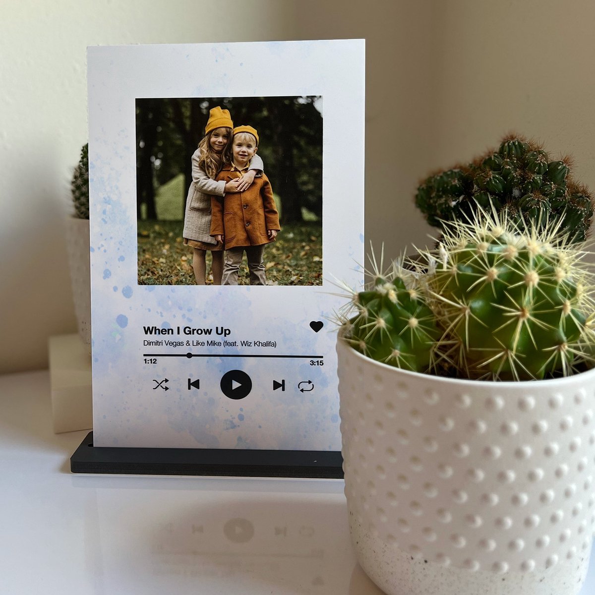 SpotiFrame - Spotify Kunststof plaat Wit/blauw inclusief standaard - 30x20cm - Gepersonaliseerd met foto en tekst