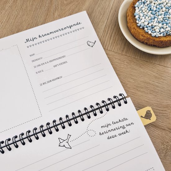Pagina uit een kraambezoek invulboek met tekst 'Mijn kraamverzorgende', velden voor naam en organisatie.