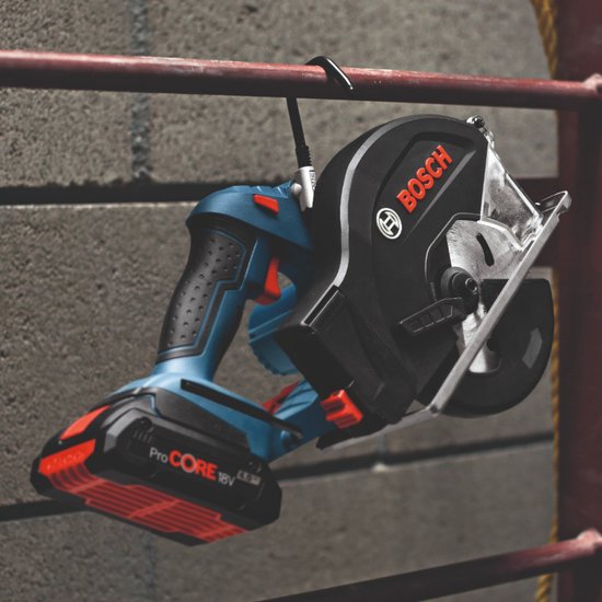 Bosch GKM 18V-50 Professional scie circulaire à métaux sans fil 18 V 136 mm (06016B8001) Brushless + L-Boxx - sans batterie, sans chargeur