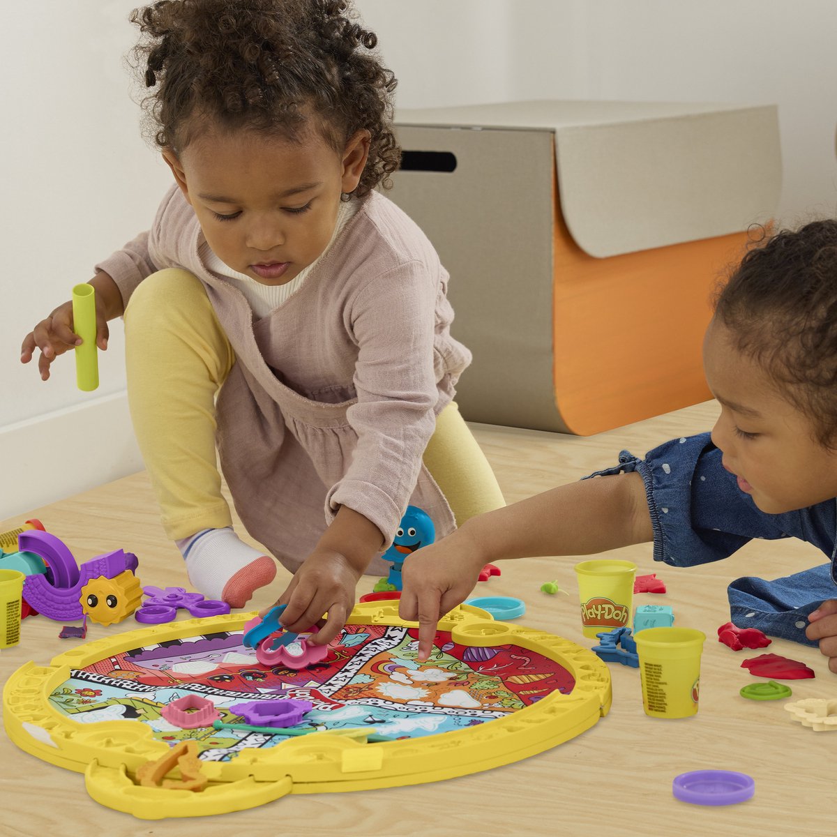 Play-Doh Opvouw en Meeneem Speelmat - Boetseerklei - 4 Play-Doh potjes - Eenvoudig op te bergen - Knutselen voor kinderen — afbeelding 6