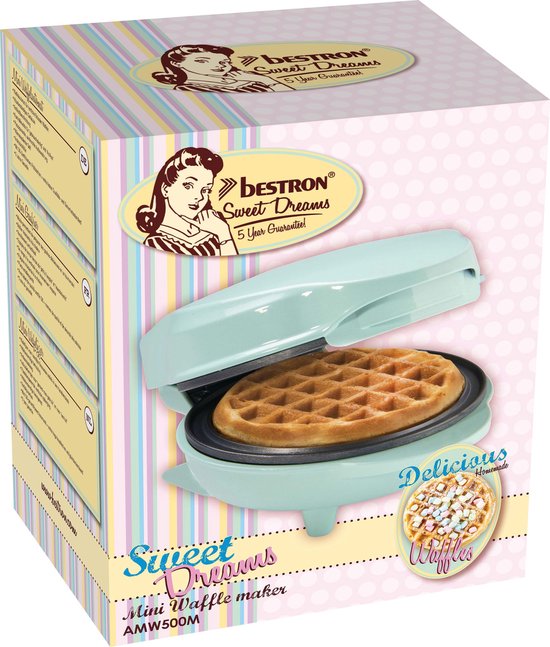 Doos van het lichtblauwe Bestron mini wafelijzer AMW500M. Het toont een wafel, de tekst "Sweet Dreams" en een retro vrouw.