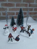 kerstdorp figuren kerst sneeuwbalgevecht sneeuwman