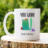 Cat judge you  - Customized mokken en bekers - mokken met tekst - mokken - bekers - cadeautje - cadeau voor vrouw - cadeau vor man - keramiek servies - valentijn cadeautje voor haar - valenti