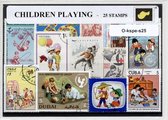 Spelende kinderen – Luxe postzegel pakket (A6 formaat) : collectie van 25 verschillende postzegels van spelende kinderen – kan als ansichtkaart in een A6 envelop - authentiek cadea