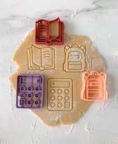 Koekjesvorm |3-delige set | School - Schoolgerief | Rugzak - Boek - Rekenmachine | Cookie cutter | Uitsteekvorm | Bakvorm | 8cm