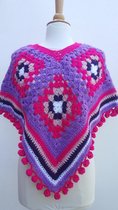 Handgemaakte kinder poncho / cape in lila, paars, roze, wit met glinsterdraad en bolletjesrand gehaakt