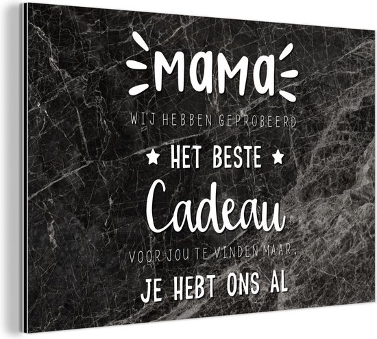 Wanddecoratie Metaal - Aluminium Schilderij Industrieel - Mama - Quotes - Mama je hebt ons al - Spreuken - 60x40 cm - Dibond - Foto op aluminium - Industriële muurdecoratie - Voor de woonkamer/slaapkamer