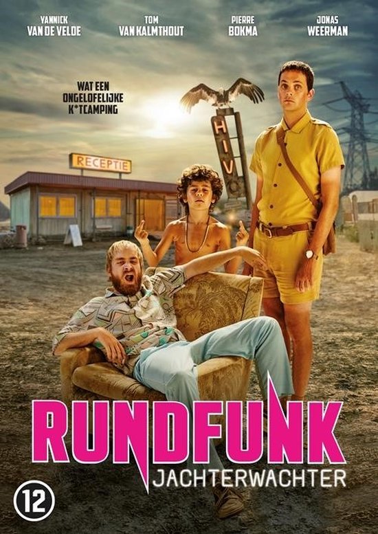 DVD-hoes voor 'Rundfunk Jachterwachter'. Drie mannen en een jongen staan voor een receptiegebouw.