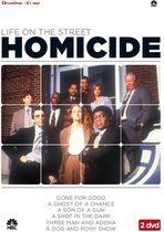 DVD-hoes voor Homicide: Life on the Street met de cast, inclusief teksten zoals 'Detectives - 4½ uur' en afleveringtitels.