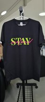 Stay Confused T-shirt Zwart - Neon T-shirt - Neon kleuren - Large - All sizes - Unisex - Trippin Balls - T-shirts - Grappige tekst -