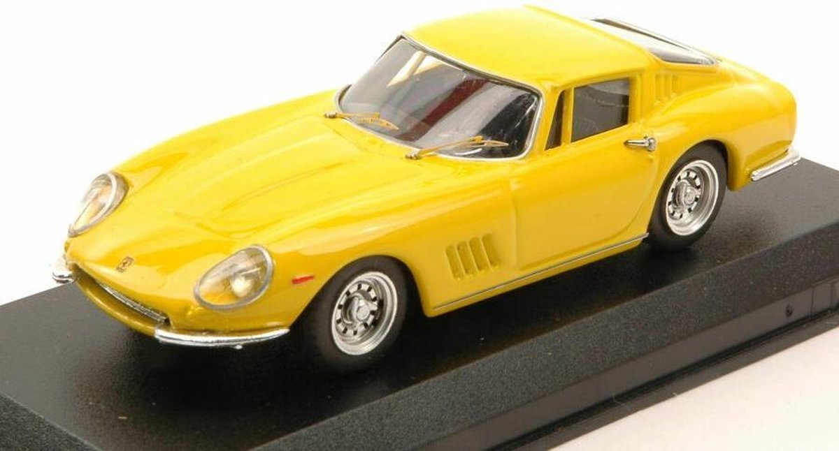 De 1:43 Diecast Modelcar van de Ferrari 275 GTB/4 Coupe van 1966 in Yellow. De fabrikant van het schaalmodel is Best Model. Dit model is alleen online verkrijgbaar