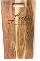 Grote acacia borrelplank / snijplank met tekst gravure QUOTE: LEEF ALSOF MORGEN NIET BESTAAT. Cadeau-verjaardag-bedankje. Het formaat is 25x50cm