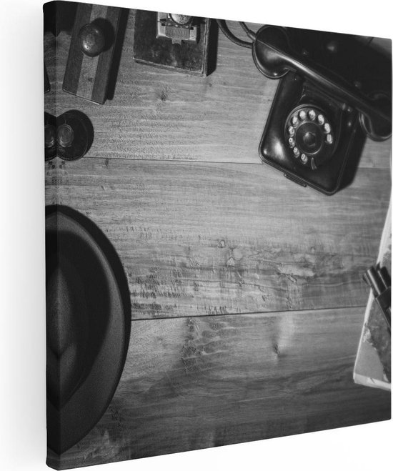 Artaza - Peinture sur toile - Ancienne table de bureau avec un pistolet et un chapeau - 80 x 80 - Groot - Photo sur toile - Impression sur toile