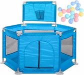 Babybox blauw met speelgoedballen en basket