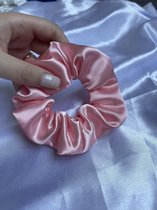 TheHandmadeMusthaves satijn - Scrunchie - Licht roze satijn