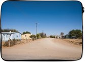 Laptophoes 13 inch 34x24 cm - Namibië - Macbook & Laptop sleeve Dorp in Namibië - Laptop hoes met foto