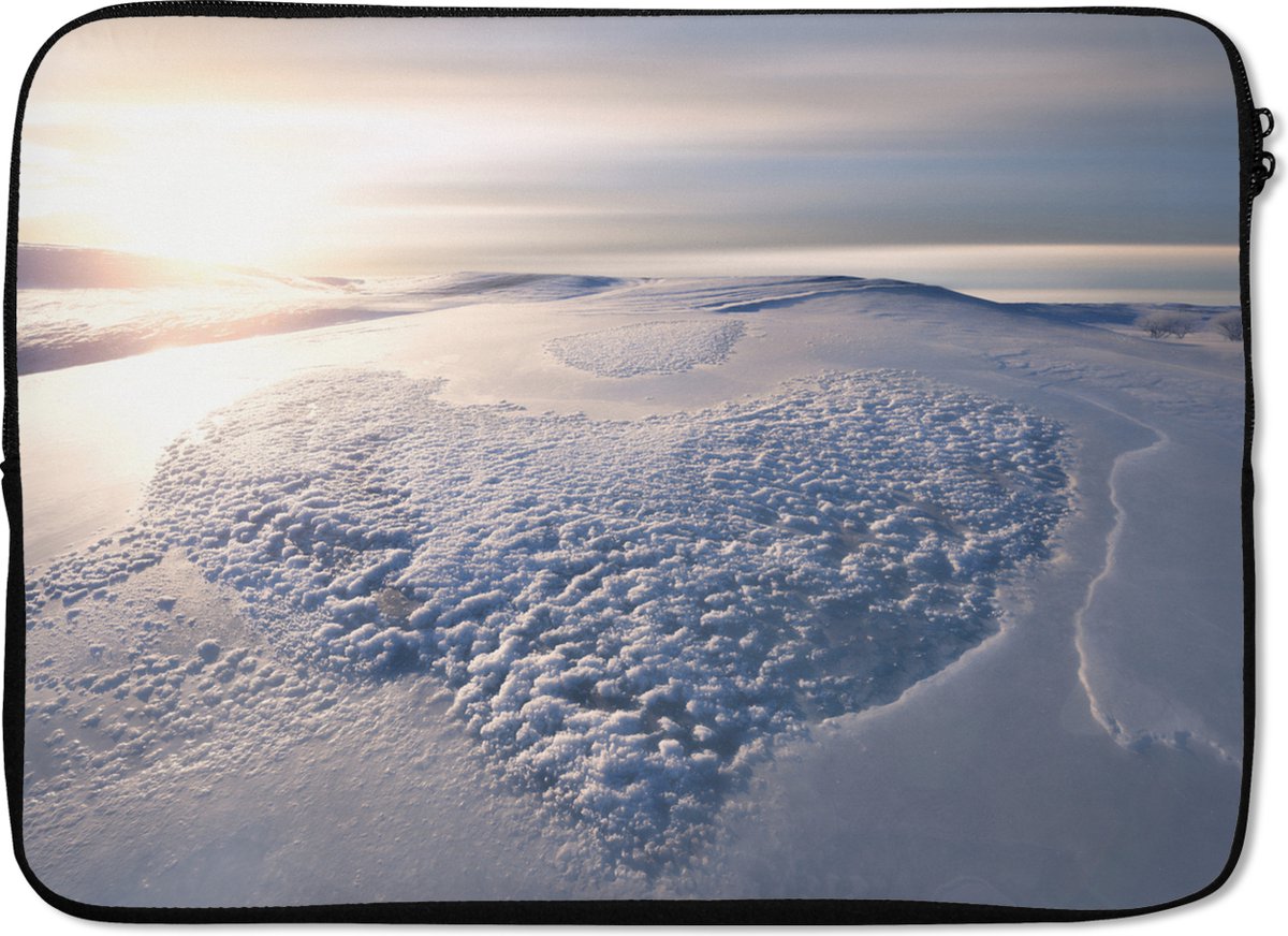 Laptophoes 13 inch - Hartje - Sneeuw - Winter - Horizon - Laptop sleeve - Binnenmaat 32x22,5 cm - Zwarte achterkant