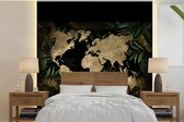 Behang - Fotobehang Wereldkaart - Goud - Bladeren - Breedte 350 cm x hoogte 350 cm