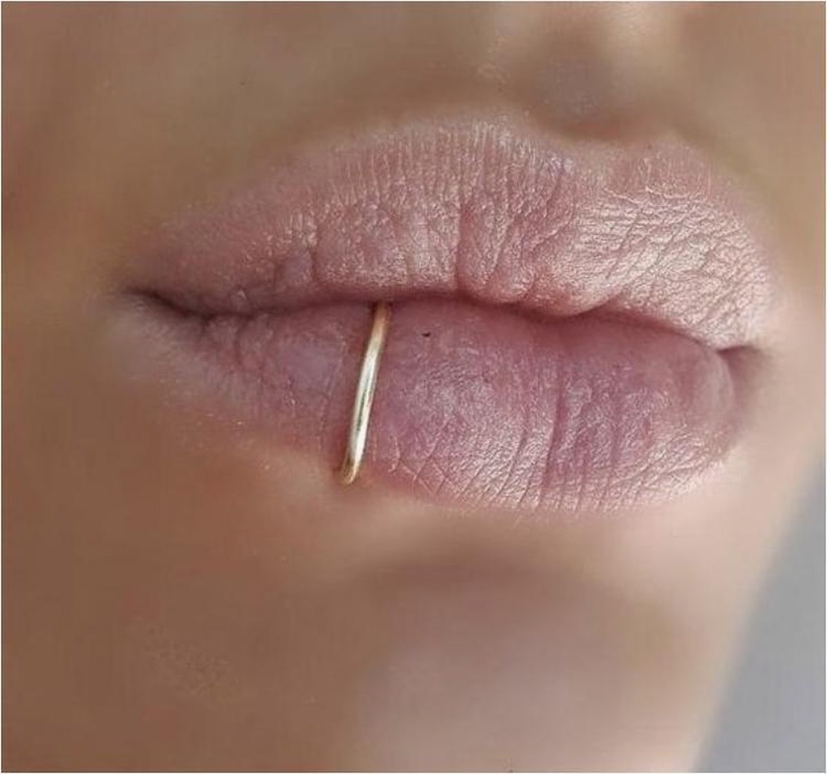 Fake neuspiercing ring goud // fake piercing // fake lip piercing // fake oor helix piercing // fake ringetje goud // neppe piercing - Merkloos