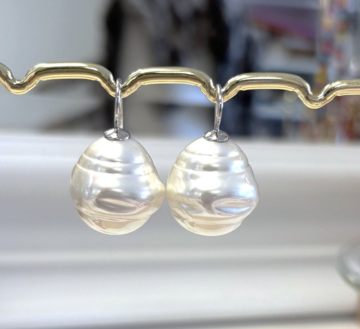 Barok parel oorbellen groot roomwit/zilver