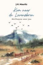 Boek "Kom naar de Levensbron" van J.H. Mauritz met een aquarel van een landschap met bergen, bomen, een hek en vliegende vogels.