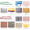 Overzicht van geschikte en ongeschikte ondergronden voor tegelstickers. Geschikt: geschilderde muur, tegels, glaswand, kunststof, metaal, hout. Ongeschikt: gips, structuurbehang, baksteen, steen, stucwerk, vettig.