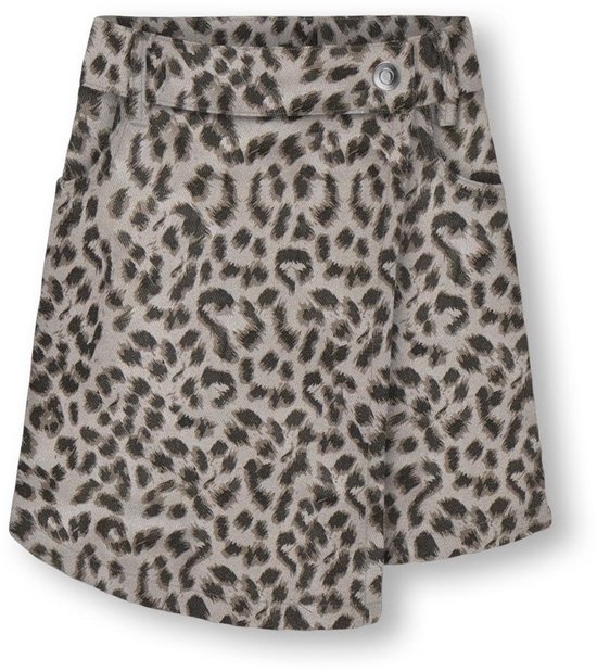 Rok met panterprint in beige en zwart. De rok heeft een overslag voor en sluit met een knoop aan de voorkant.