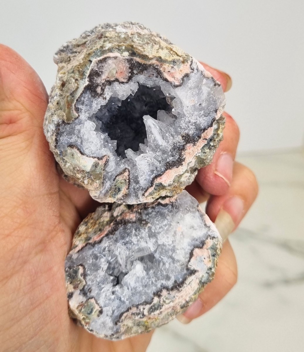 ThaleiaDesign - Mexicaanse Geode - Edelstenen en Mineralen - Kristallen - Geode - Spiritualiteit - Woondecoratie
