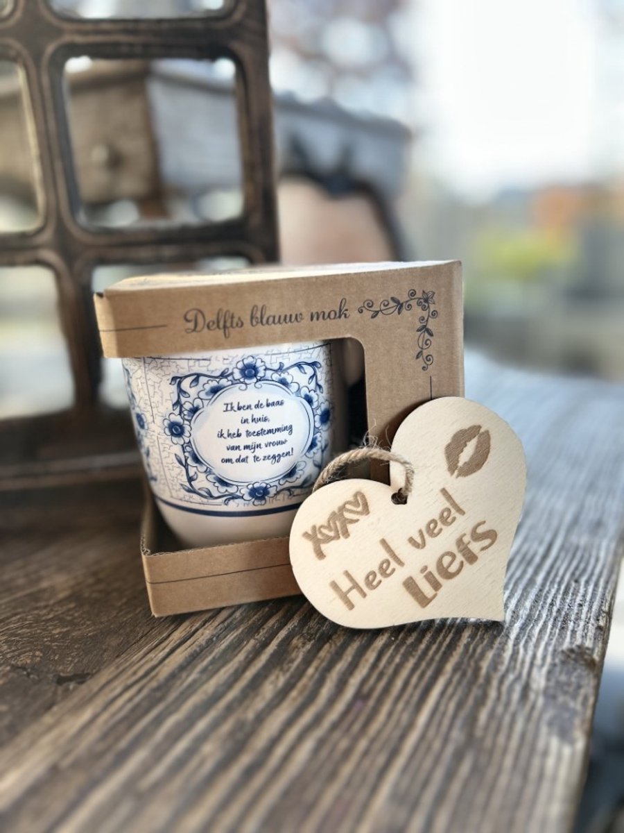 Creaties van Hier – Delfts blauwe mok houten hartje - 10,55 cm – Keramiek