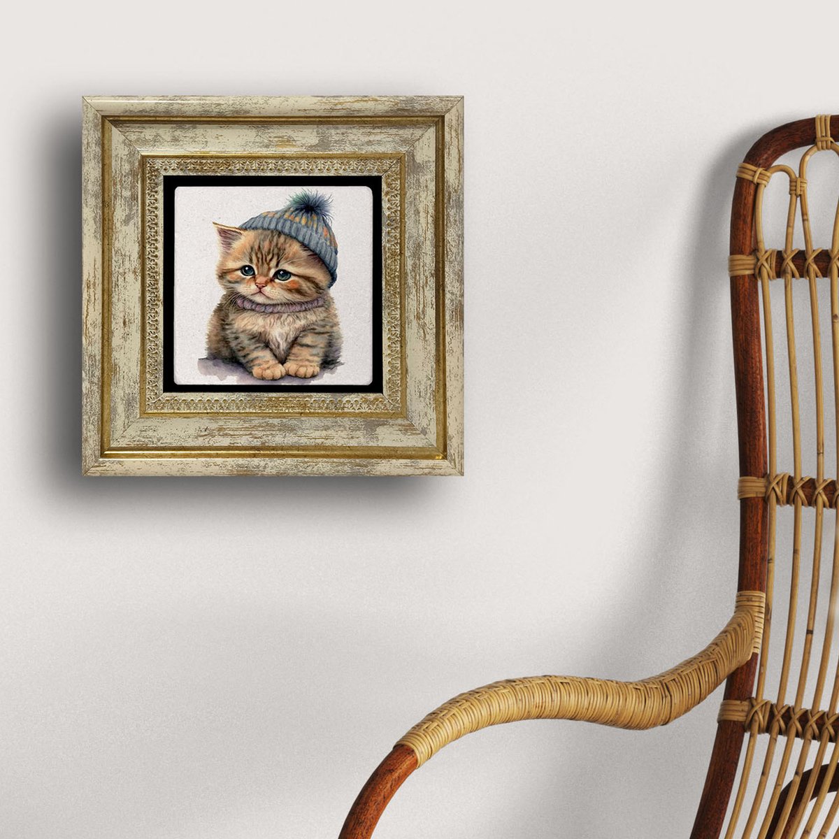 Artlijn Schattige Kitten met Wintermuts – Natuursteen Art Print – Travertin Steen Wanddecoratie
