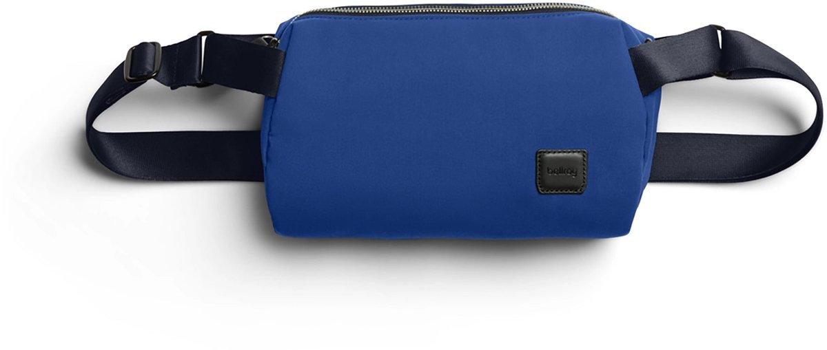 Bellroy Classic Sling 3L – Uitbreidbare Opslagmogelijkheden – Tweewegritssluiting voor Gemak – Gemaakt van 60% Gerecycled Polyester - Blauw