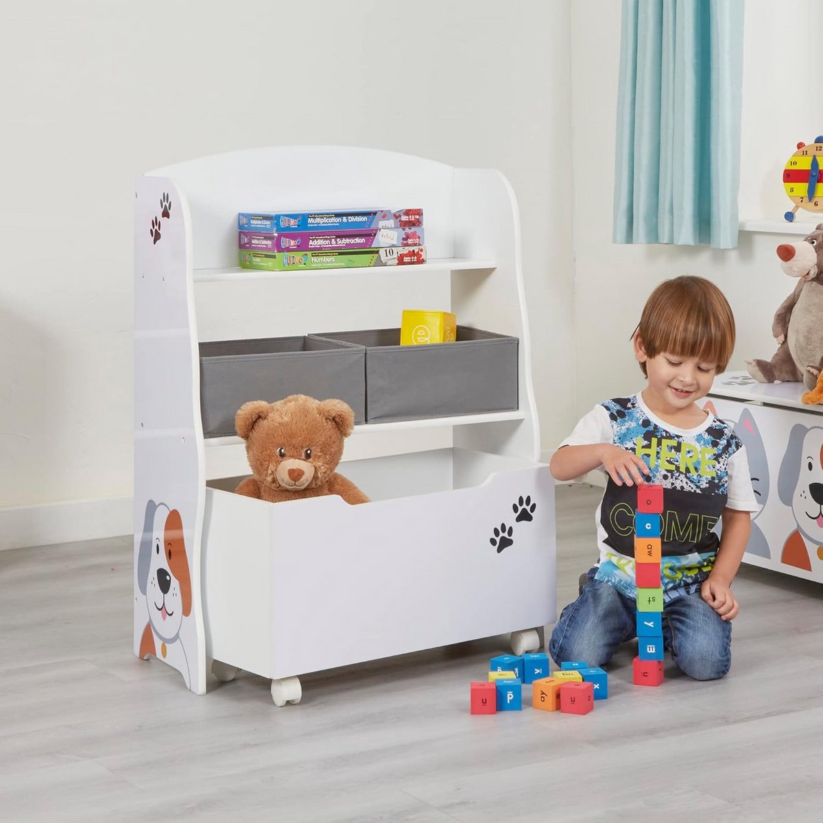 Opbergunit met bakken en speelgoedkist voor kinderkamer
