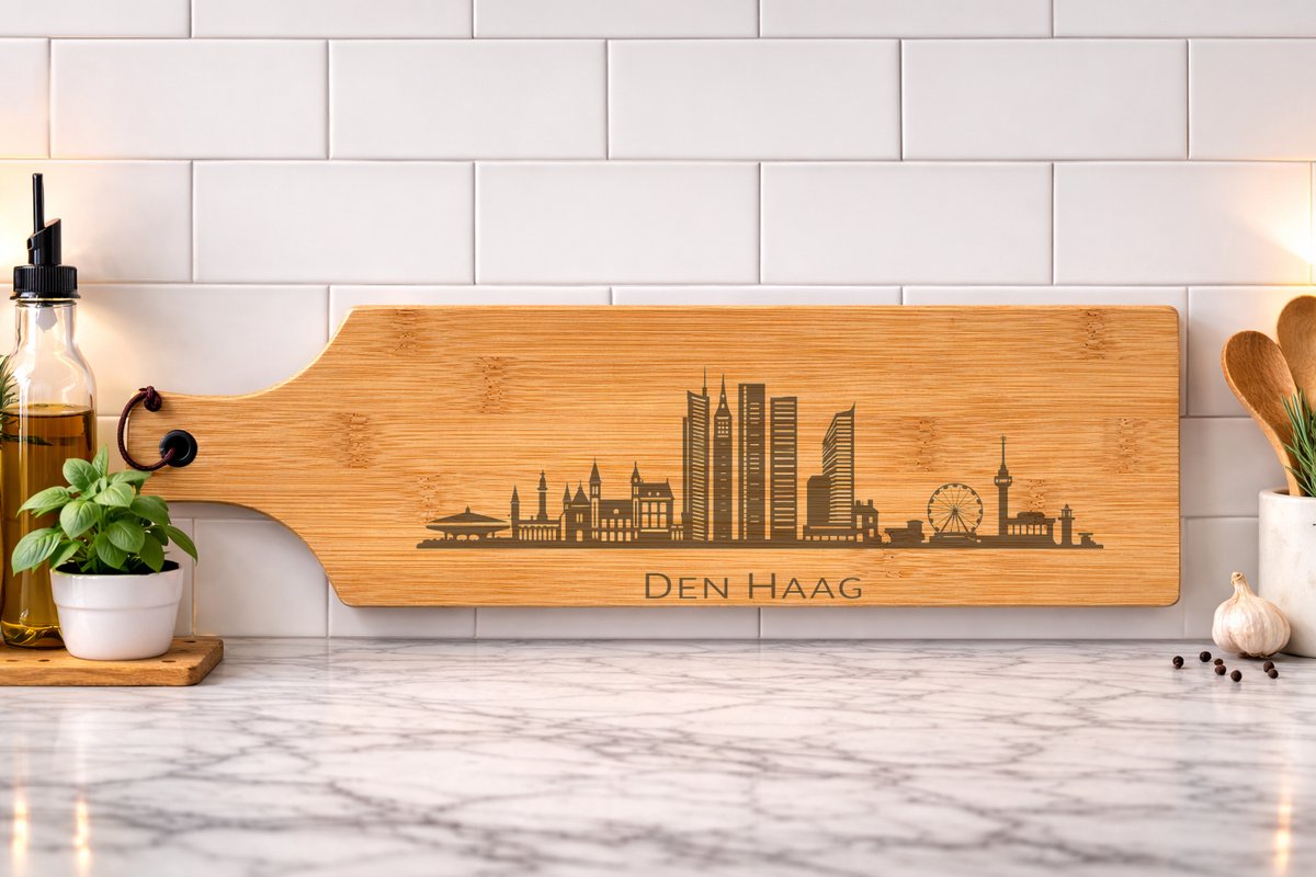 Borrelplank Skyline Den Haag gegraveerd 60x17cm- serveerplank-personalisatie mogelijk