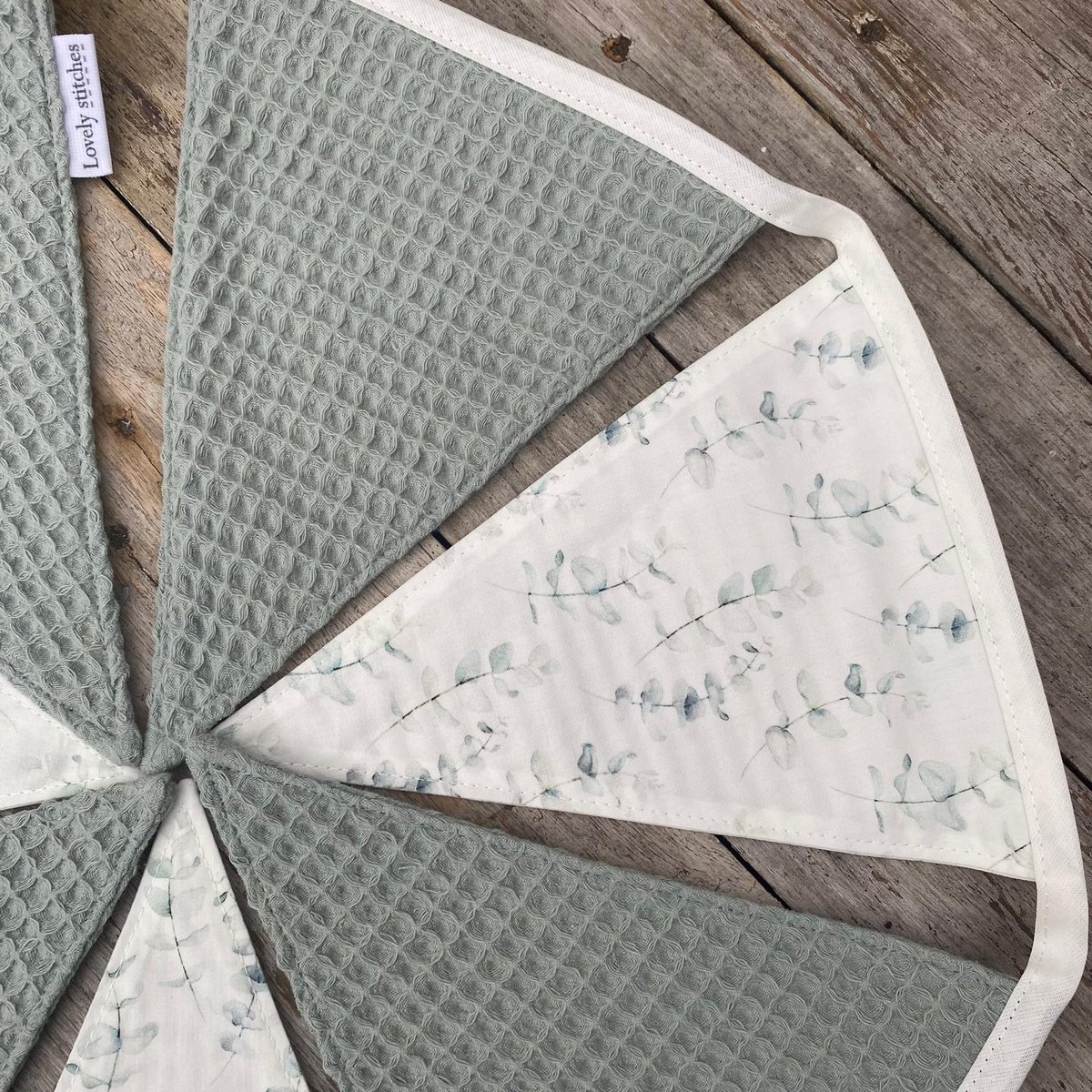 Vlaggenlijn Eucalyptus – Katoenen Vlaggetjes met Oudgroene Wafelstof – 195 cm – Feest- & Kamerdecoratie