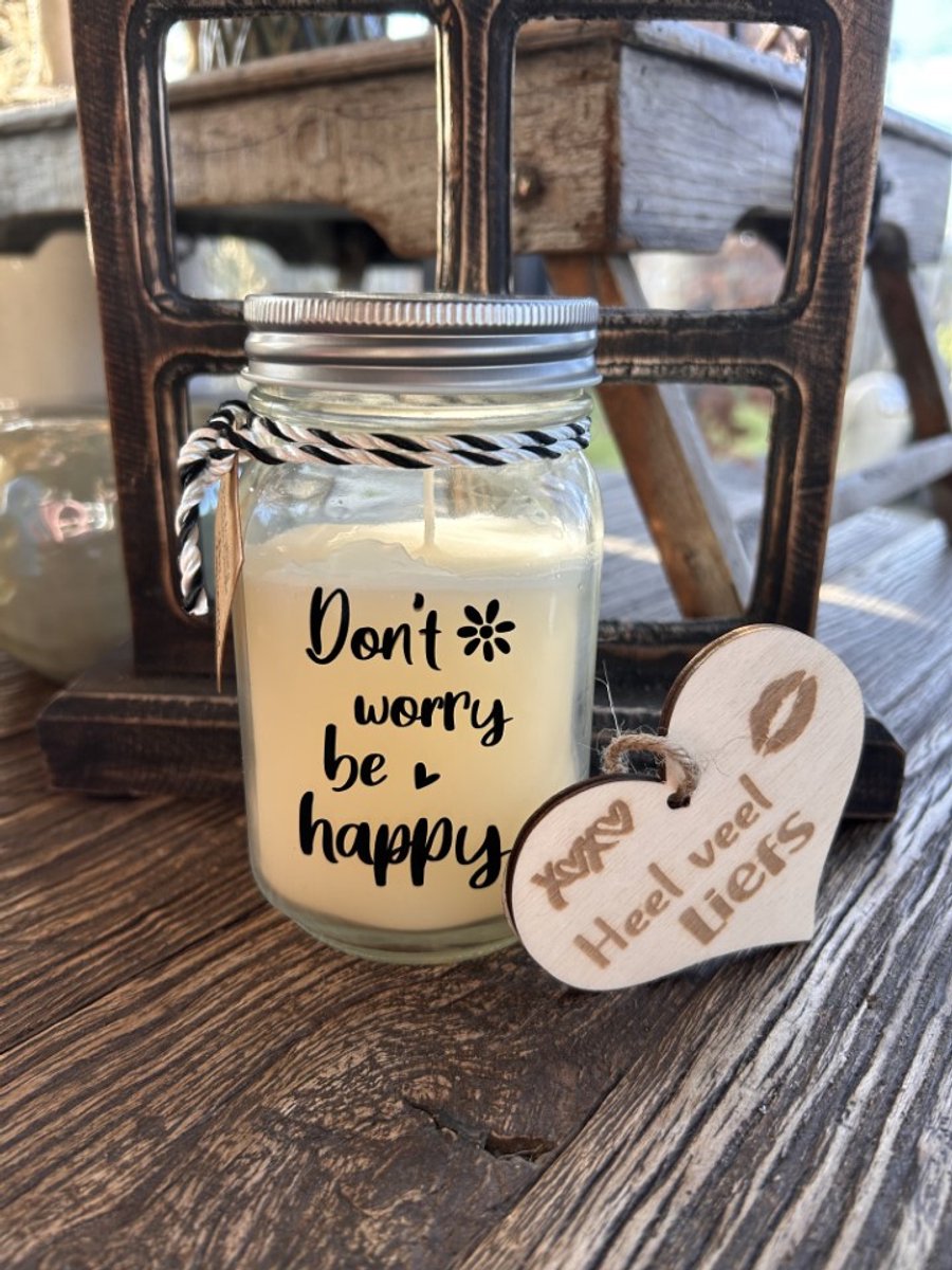 Creaties van hier Black & White scented candles Don't worry be happy met houten hartje – 13,5 cm – vanille dont worry