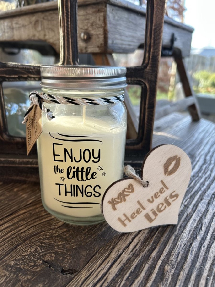 Creaties van hier Black & White scented candles Enjoy the little things met houten hartje – 13,5 cm – vanille