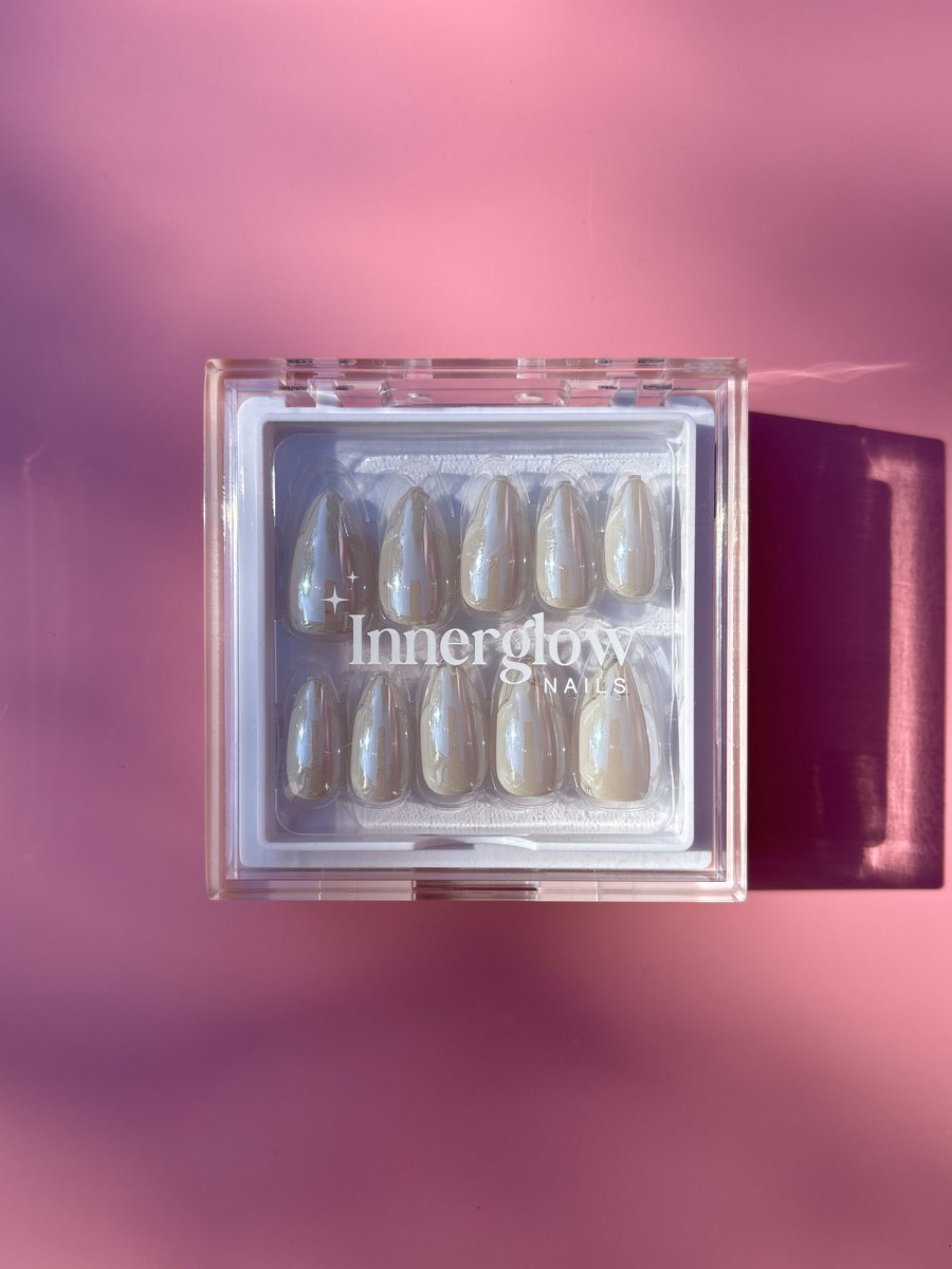 Innerglow Nails - Style ‘Pearl Chrome’ - Korte Amandel Nagels - Chrome Nails - Hoge Kwaliteit Soft Gel - 24-28 stuks Plaknagels - All-in-one Nail Kit met Nagellijm - Nepnagels - Kunstnagels - Zelfklevende Nagels
