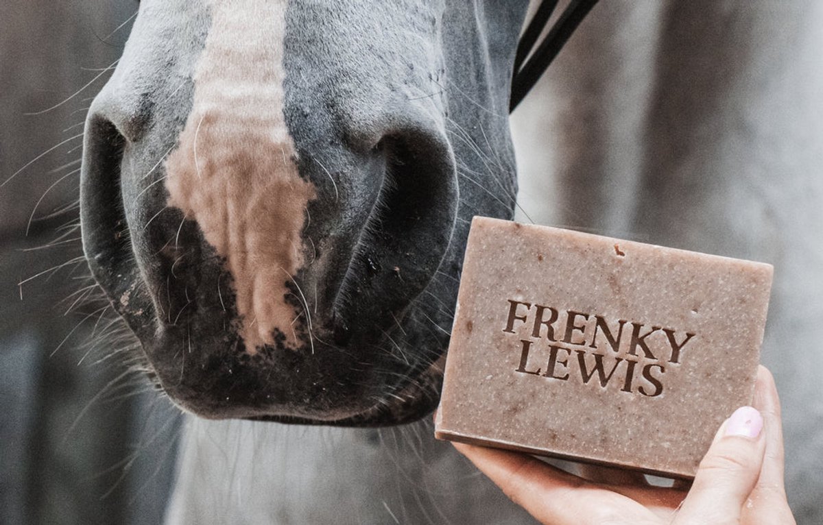 Frenky Lewis Shampoobar Honey & Care - paardenshampoo - incl. scrubzakje