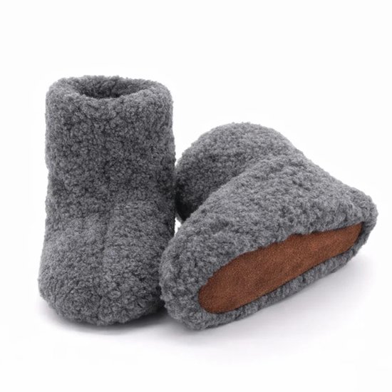 Donkergrijze wollen pantoffels van Skéépe, gezien vanaf de zijkant met de bruine zool.