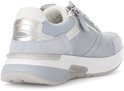 Lichtblauwe Gabor sneaker met zilvere details, witte zool en ritssluiting.